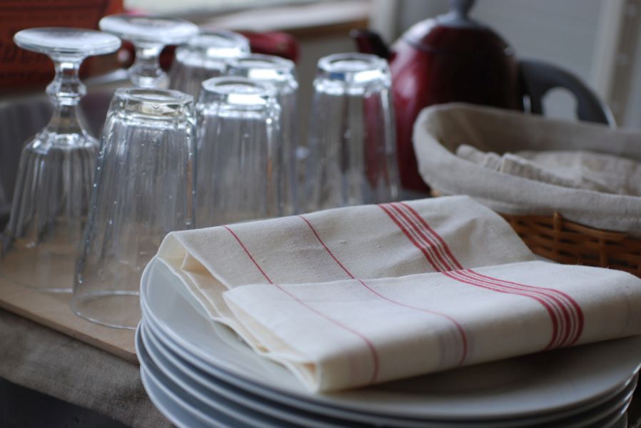 暮らしにちょっとしたアクセントを  コレックションでは様々なお出かけの場面で万能な人気のあの商品たちをモチーフにしたデザインのトートバッグが登場！  昔ながらのナチュラルテイストなフレンチリネンも